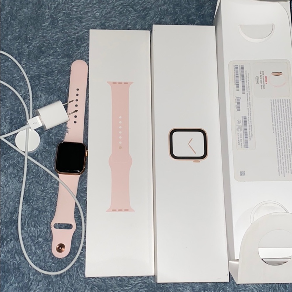 Apple Watch series 4 40 mm aluminum gold